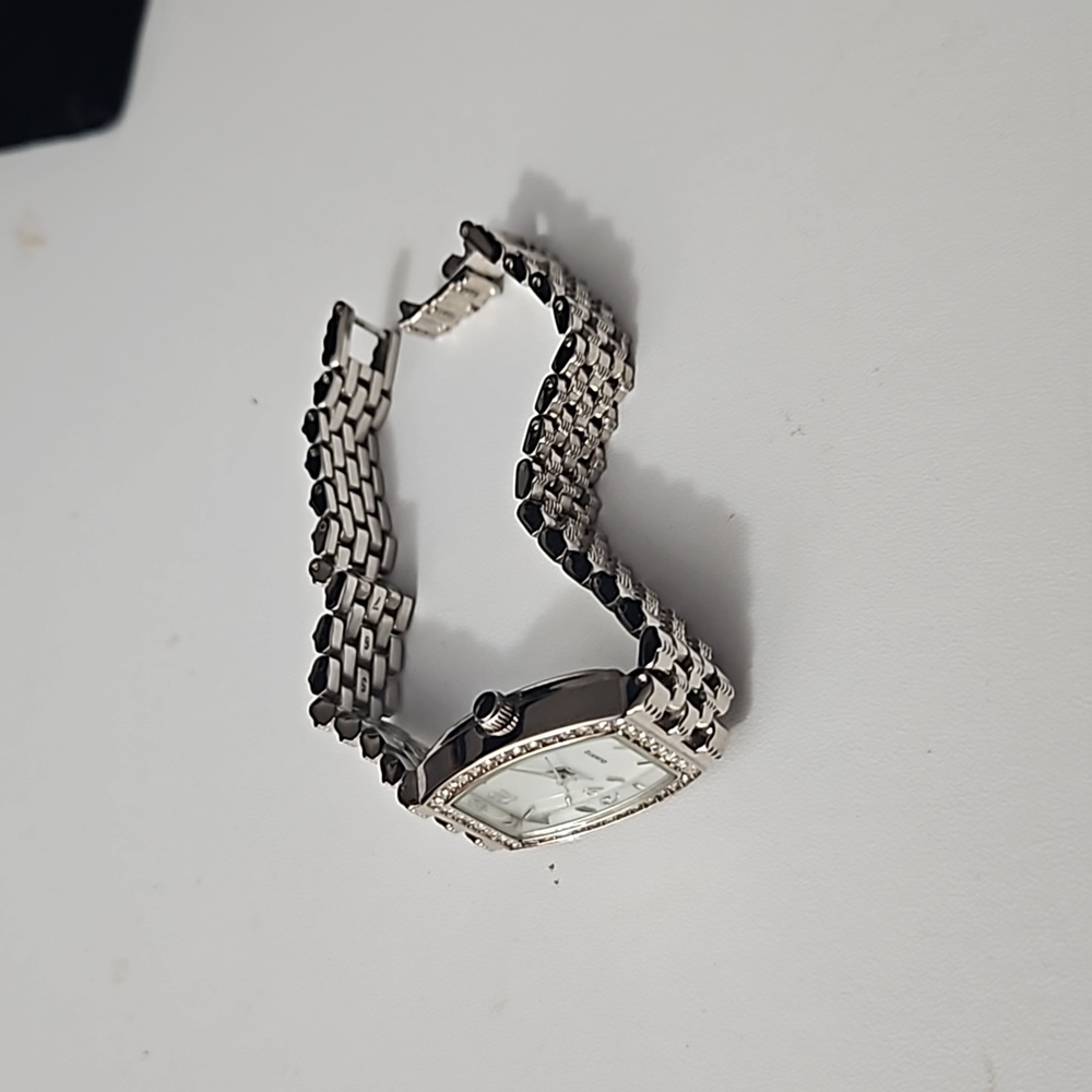 Avon Watch - Picture 2 of 2